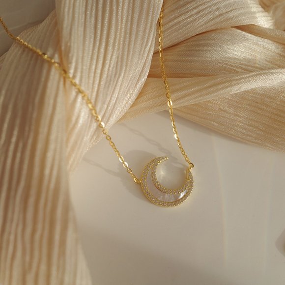 #NEW 925 Sterling Silver Diamond Halo Shell Crescent Moon Necklace - Picture 7 of 10